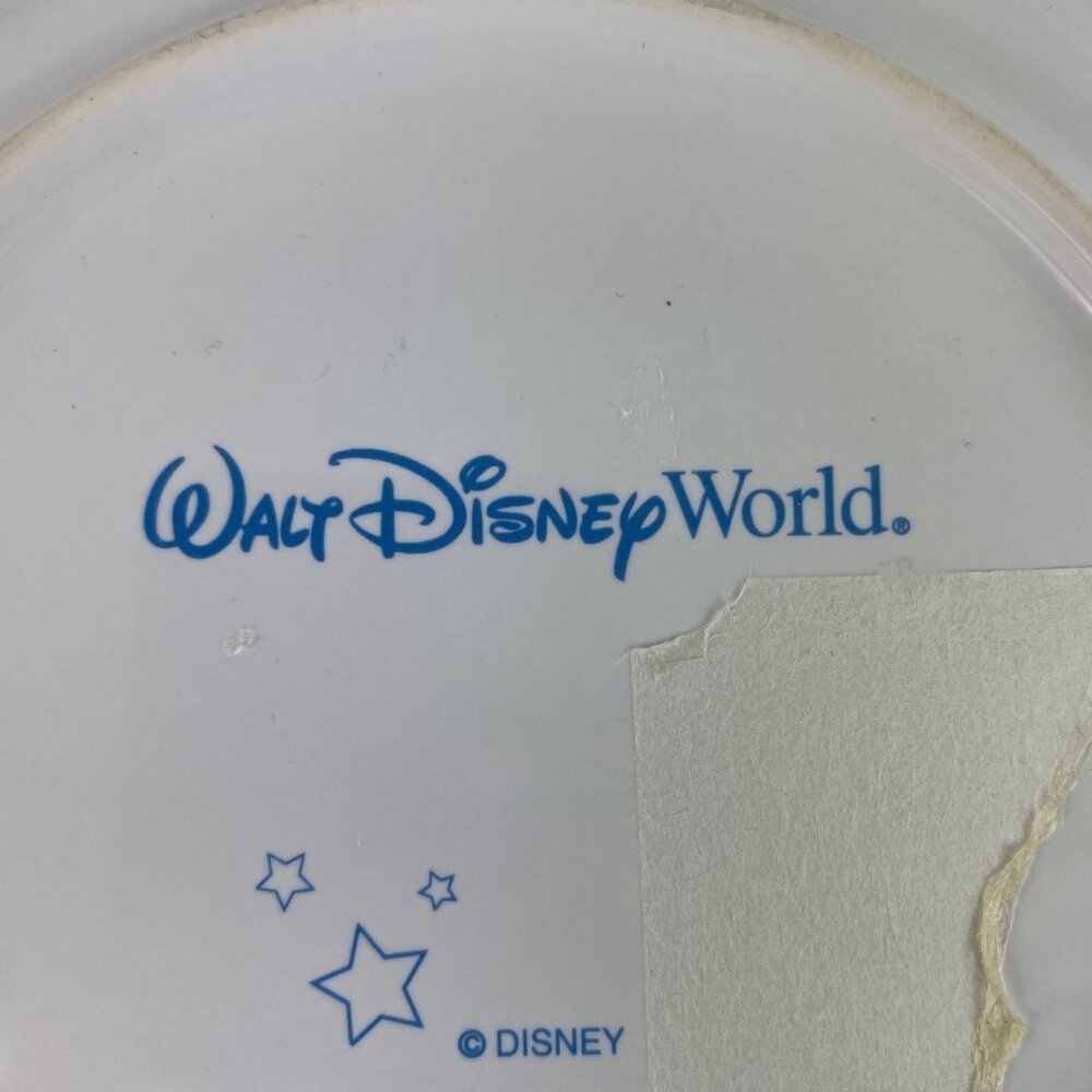 Walt Disney World Winnie The Pooh & Friends Winter Themed 8" Multicolor Plate - Picture 4 of 7